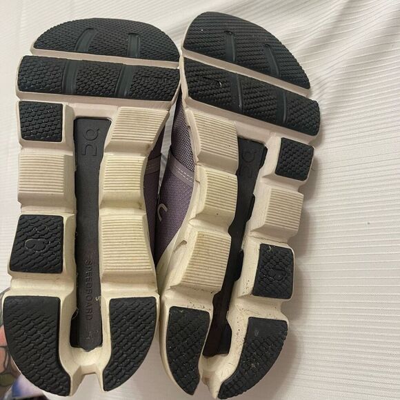 On Cloud Cloudflyer 4 Shark Pearl Sneakers Shoes Women’s Size 10 - Picture 10 of 10